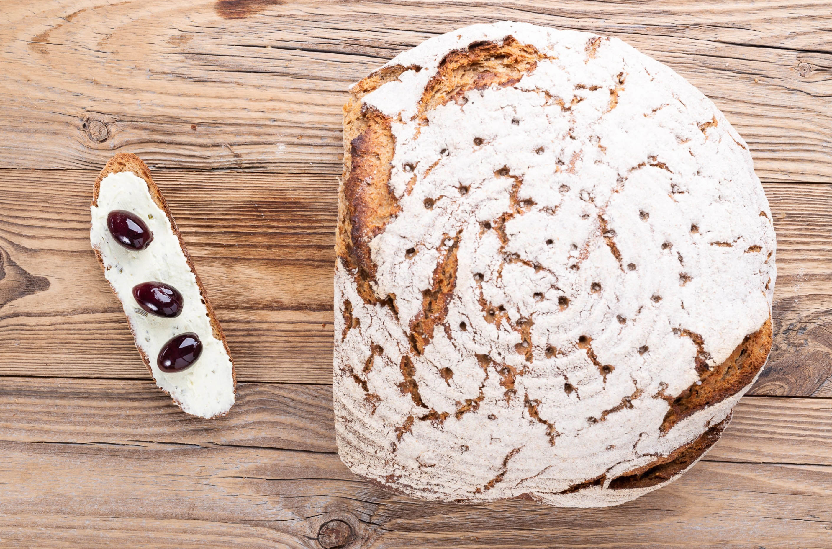 Brot-mit-Oliven